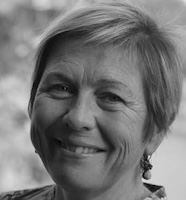 Nora Ikstena